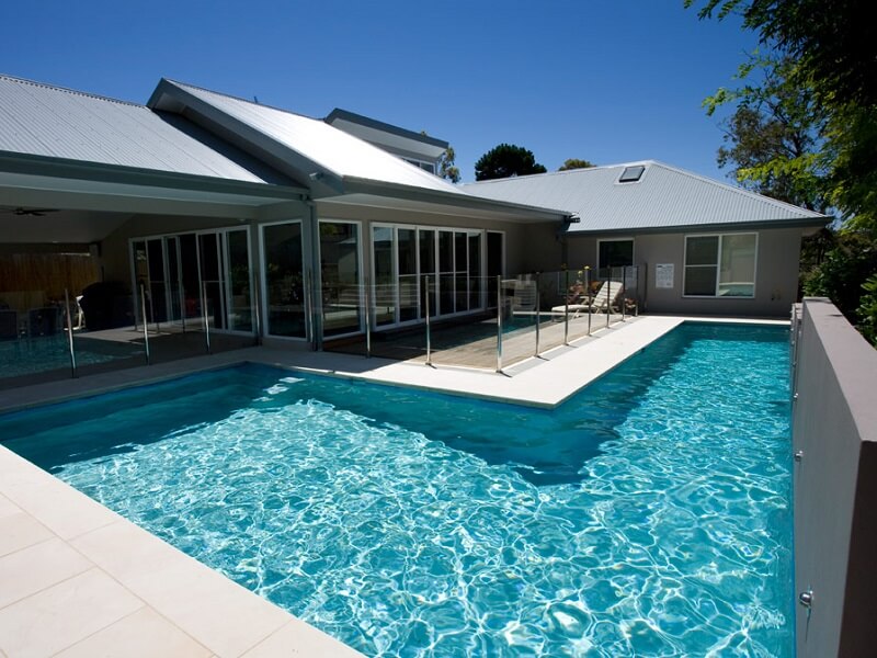 concrete vs fibreglass swimming pools comparison guide